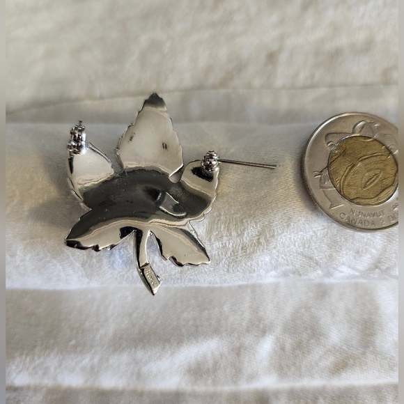 Keyes Jewelry Vintage Marcasite Silver Maple Leaf Brooch - Picture 6 of 7